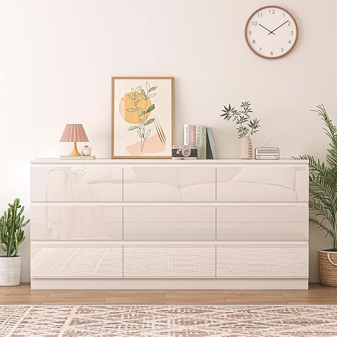9 Drawers Dresser with Charging Station, Modern Large Dresser with 9 Handle Free Drawers, Wood Chest of Drawers for Bedroom, Living Room, Entryway, Hallway, White