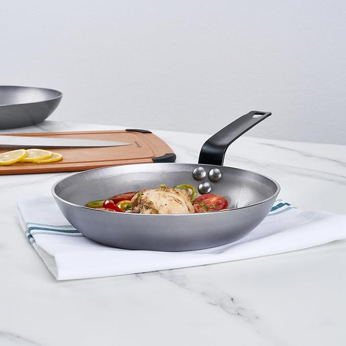 Restaurantware Fry Pan 1 Pack of 8.6 Inches Carbon Steel Non-Stick Searing Pan With Ergonomic Handle Silver For Sauteing and Omelets
