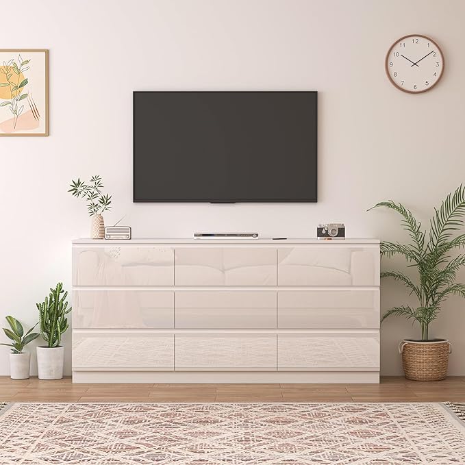 9 Drawers Dresser with Charging Station, Modern Large Dresser with 9 Handle Free Drawers, Wood Chest of Drawers for Bedroom, Living Room, Entryway, Hallway, White