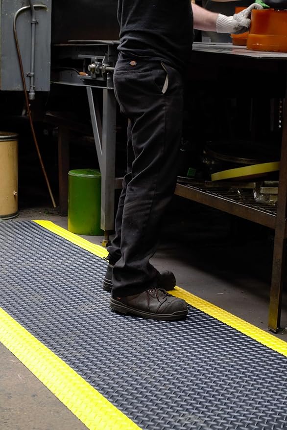Wearwell Diamond-Plate Select Mat - Black/Yellow. Anti-Fatigue Workstation Mat. 2' W x 3' L x 9/16" Thickness. PVC Vinyl Surface with PVC Sponge. For Dry Industrial Use (495.916x2x3BYL)